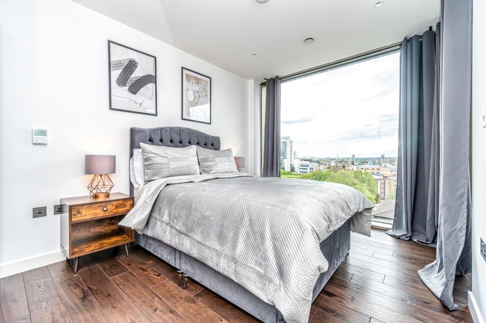 Luxury 2 Bedroom In Tower Hill Londra